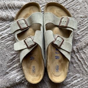 Birkenstock Light Gray Suede Buckle Sandals - Brand NEW